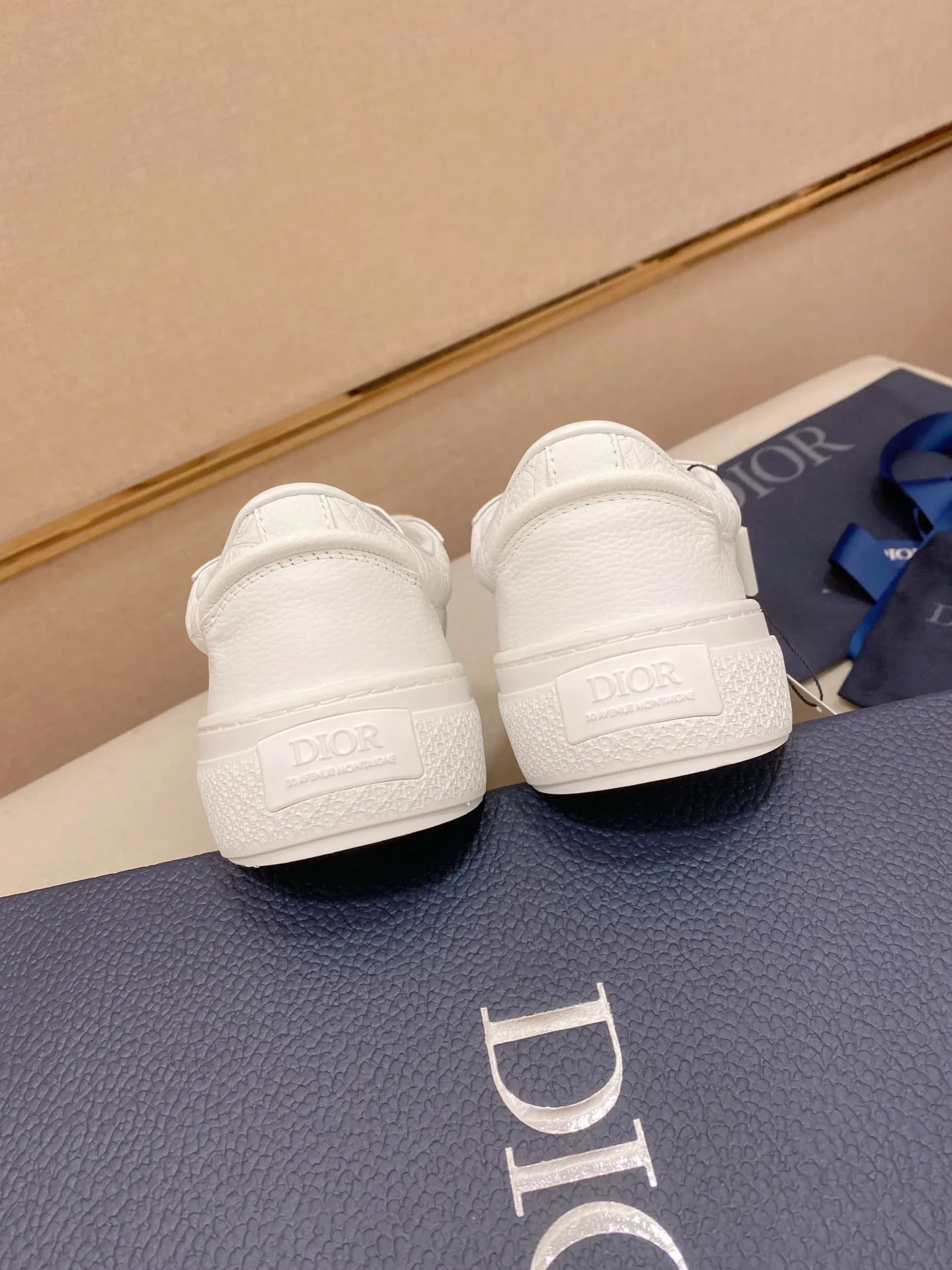 Factory price: 300 Men's shoes 💰[Dior·Dior] Top 🔍Couple style 💏🔍New casual sports style couple shoes, new four-season design, perfect workmanship, lace-up lazy style to create cabinet quality, upper: imported first-layer cowhide, sheepskin lining is soft and comfortable, ultra-light TPU wear-resistant outsole, simple, versatile fashion men's shoes, excellent color code number 35--44
